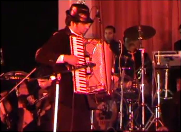 accordion player vasai-virar